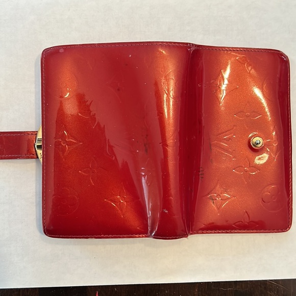 Authentic Louis Vuitton Red Vernis Wallet - Picture 5 of 17